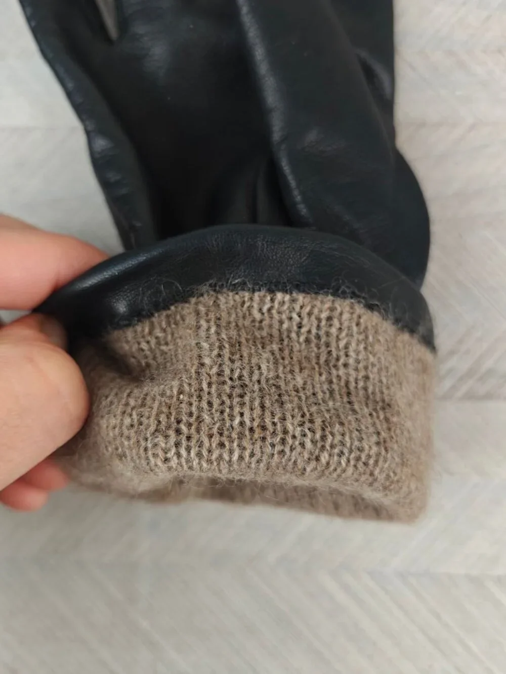 Vintage Genuine Leather Black Cashmere Lined Gloves Women’s Size 8 Warm Winter